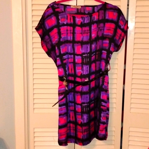 Paula RC Dresses & Skirts - Like New Satin Short Sleeve Pink, Purple, Black printed Knee Length Shift Dress